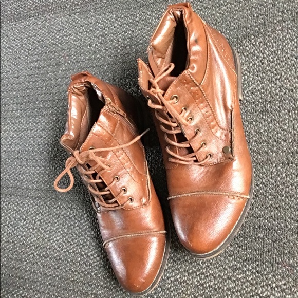 Women’s soft moc booties - Picture 2 of 2